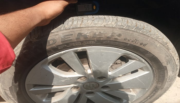 2016 Maruti Vitara Brezza VDI, Diesel, Manual, 99,113 km, tyre