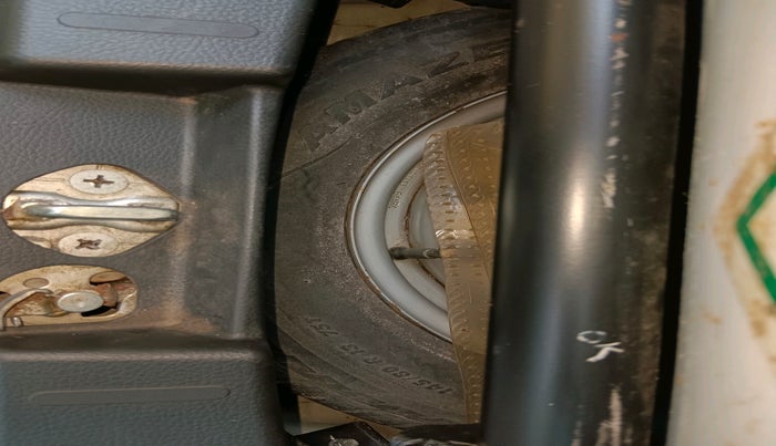 2015 Maruti Wagon R 1.0 LXI CNG, Petrol, Manual, 14,820 km, tyre