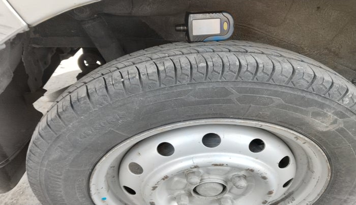 2013 Maruti Wagon R 1.0 LXI CNG, Petrol, Manual, 1,02,000 km, tyre