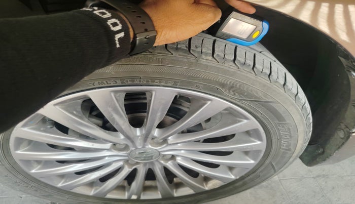 2017 Maruti Ciaz ALPHA DIESEL 1.3, Diesel, Manual, 70,000 km, tyre