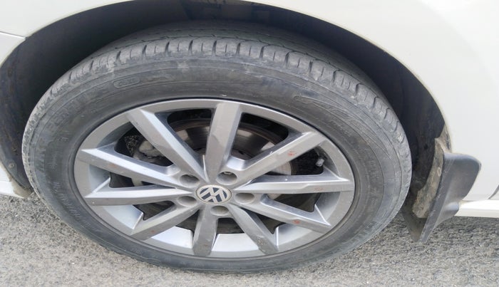 2018 Volkswagen Ameo HIGHLINE PLUS 1.5L AT 16 ALLOY, Diesel, Automatic, 1,33,462 km, tyre