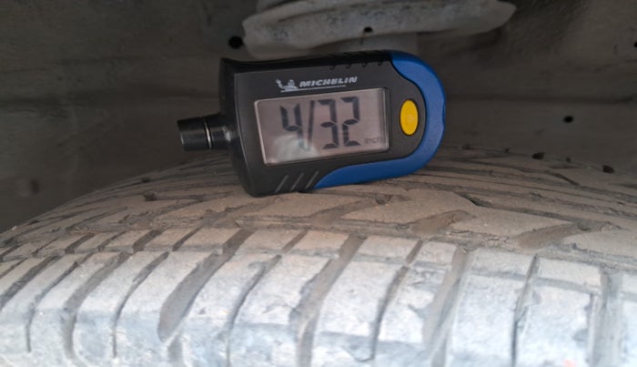 2017 Maruti Swift LXI (O), Petrol, Manual, 95,514 km, tyre