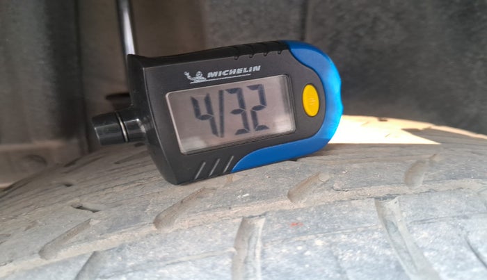 2017 Maruti Swift LXI (O), Petrol, Manual, 95,514 km, tyre