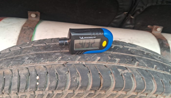 2017 Maruti Swift LXI (O), Petrol, Manual, 95,514 km, tyre