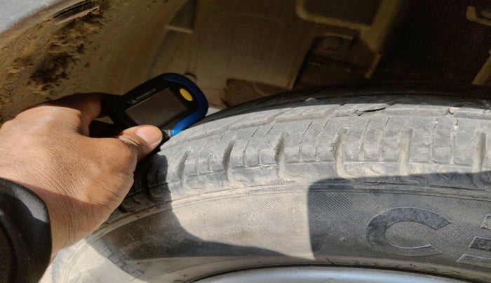 2016 Renault Kwid RXT 1.0, Petrol, Manual, 65,327 km, tyre