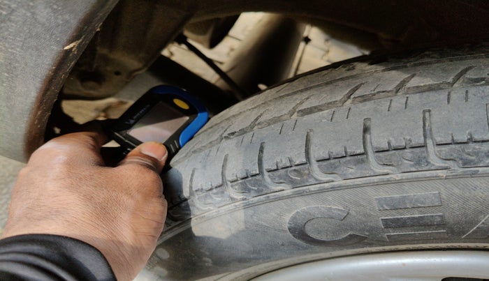 2016 Renault Kwid RXT 1.0, Petrol, Manual, 65,327 km, tyre