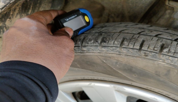 2016 Renault Kwid RXT 1.0, Petrol, Manual, 65,327 km, tyre