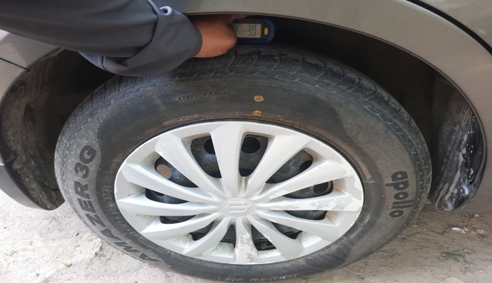 2017 Maruti Swift Dzire VXI, Petrol, Manual, 37,398 km, tyre