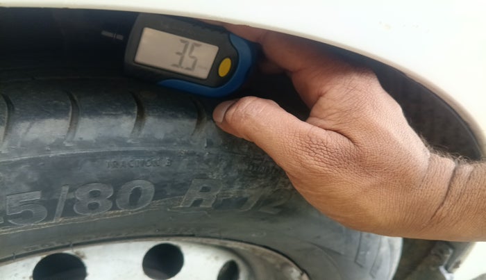 2012 Hyundai Eon D-LITE, Petrol, Manual, 3,02,539 km, tyre