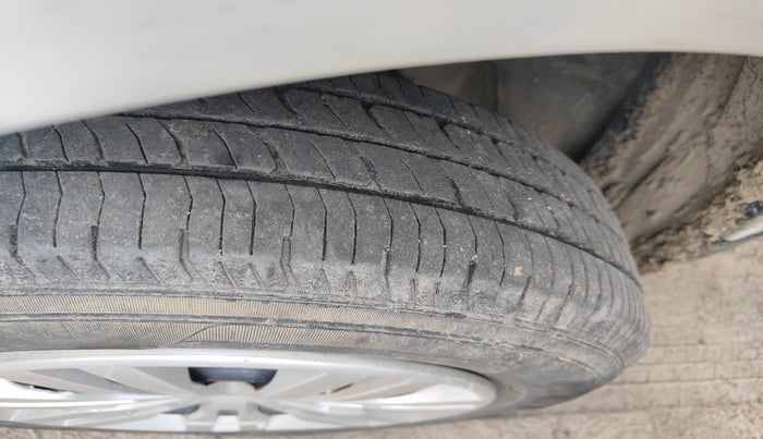 2012 Maruti Swift Dzire VDI, Diesel, Manual, 1,12,969 km, tyre