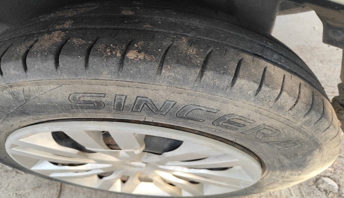 2012 Maruti Swift Dzire VDI, Diesel, Manual, 1,12,969 km, tyre