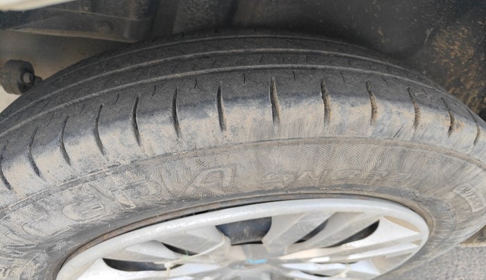 2012 Maruti Swift Dzire VDI, Diesel, Manual, 1,12,969 km, tyre