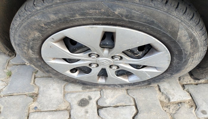 2018 Hyundai Xcent E+, Petrol, Manual, 1,45,577 km, tyre