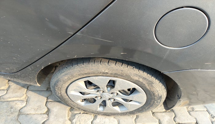 2018 Hyundai Xcent E+, Petrol, Manual, 1,45,577 km, tyre