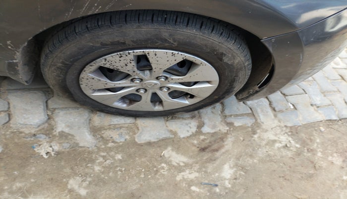 2018 Hyundai Xcent E+, Petrol, Manual, 1,45,577 km, tyre