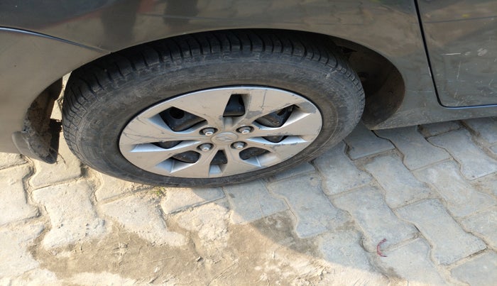 2018 Hyundai Xcent E+, Petrol, Manual, 1,45,577 km, tyre