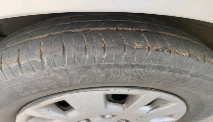 2013 Hyundai i20 MAGNA (O) 1.2, Petrol, Manual, 1,09,759 km, tyre