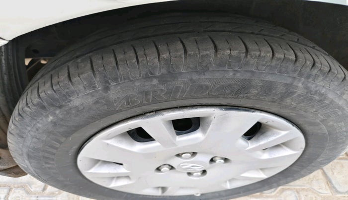 2013 Hyundai i20 MAGNA (O) 1.2, Petrol, Manual, 1,09,759 km, tyre