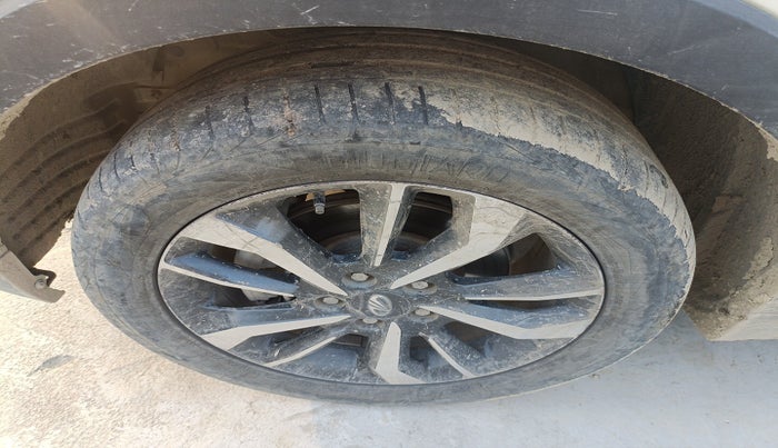 2019 Mahindra XUV300 W8 (O) 1.5 DIESEL, Diesel, Manual, 99,322 km, tyre