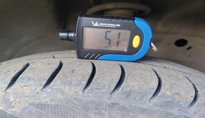 2012 Maruti Wagon R 1.0 LXI CNG, Petrol, Manual, 1,07,248 km, tyre