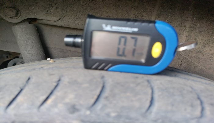 2012 Maruti Wagon R 1.0 LXI CNG, Petrol, Manual, 1,07,248 km, tyre