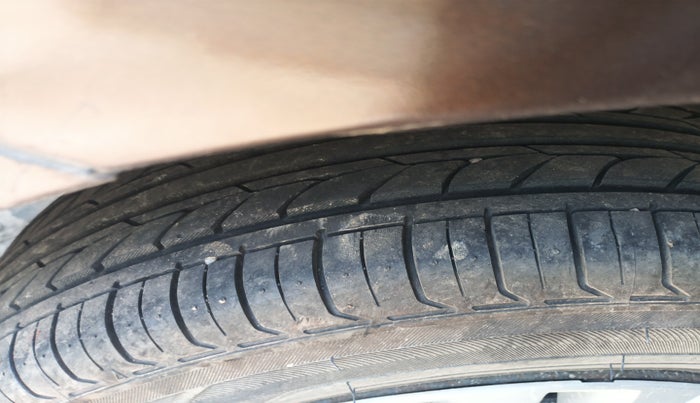 2017 Maruti Ciaz SIGMA DIESEL 1.3, Diesel, Manual, 1,15,841 km, tyre