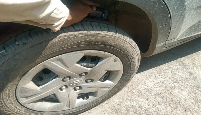 2020 Hyundai VENUE E 1.2, Petrol, Manual, 65,158 km, tyre