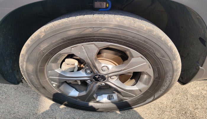 2020 KIA SELTOS HTK PLUS 1.5, Petrol, Manual, 1,17,999 km, tyre