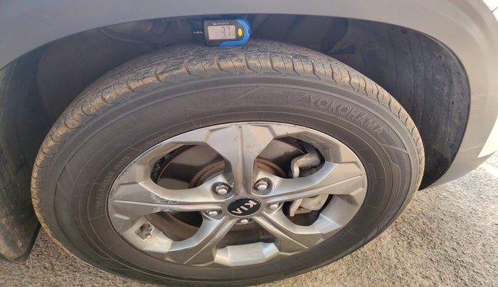 2020 KIA SELTOS HTK PLUS 1.5, Petrol, Manual, 1,17,999 km, tyre