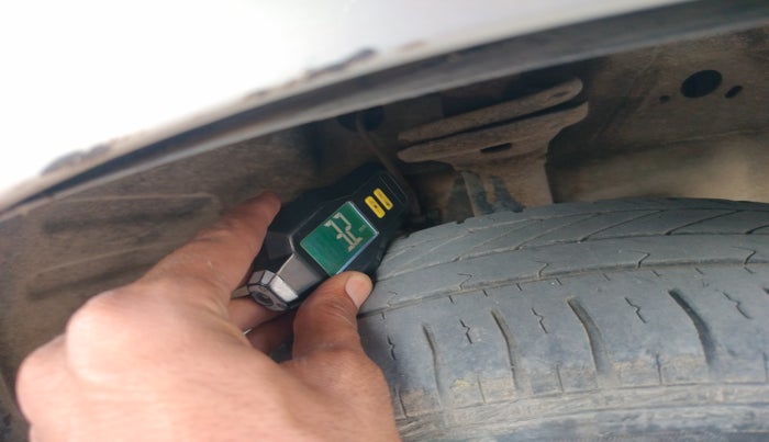 2013 Maruti Wagon R 1.0 LXI, Petrol, Manual, 1,76,506 km, tyre