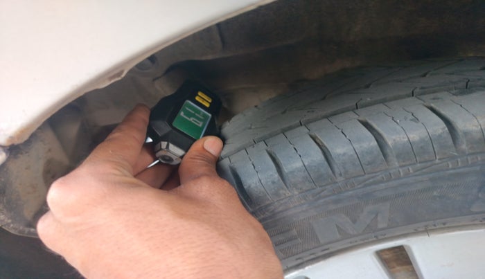 2013 Maruti Wagon R 1.0 LXI, Petrol, Manual, 1,76,506 km, tyre