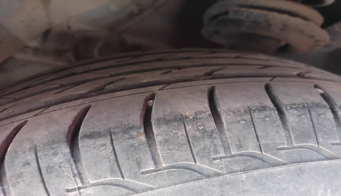 2020 Mahindra XUV300 W6 1.2 PETROL, Petrol, Manual, 89,670 km, tyre