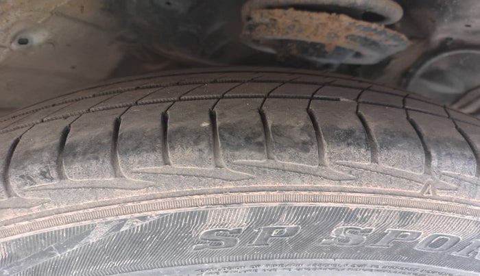 2020 Mahindra XUV300 W6 1.2 PETROL, Petrol, Manual, 89,670 km, tyre