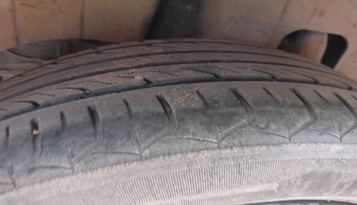 2020 Mahindra XUV300 W6 1.2 PETROL, Petrol, Manual, 89,670 km, tyre