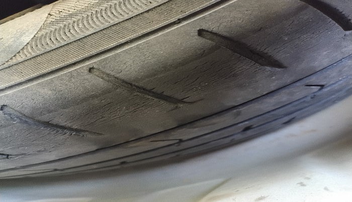 2020 Mahindra XUV300 W6 1.2 PETROL, Petrol, Manual, 89,670 km, tyre