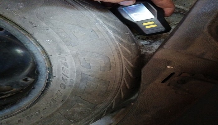 2011 Skoda Fabia ACTIVE 1.2 MPI, Petrol, Manual, 87,442 km, tyre