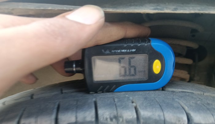 2018 Maruti Alto 800 LXI, Petrol, Manual, 2,40,107 km, tyre