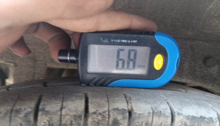 2018 Maruti Alto 800 LXI, Petrol, Manual, 2,40,107 km, tyre