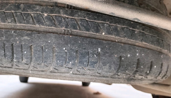 2013 Maruti Ertiga VXI, Petrol, Manual, 63,998 km, tyre