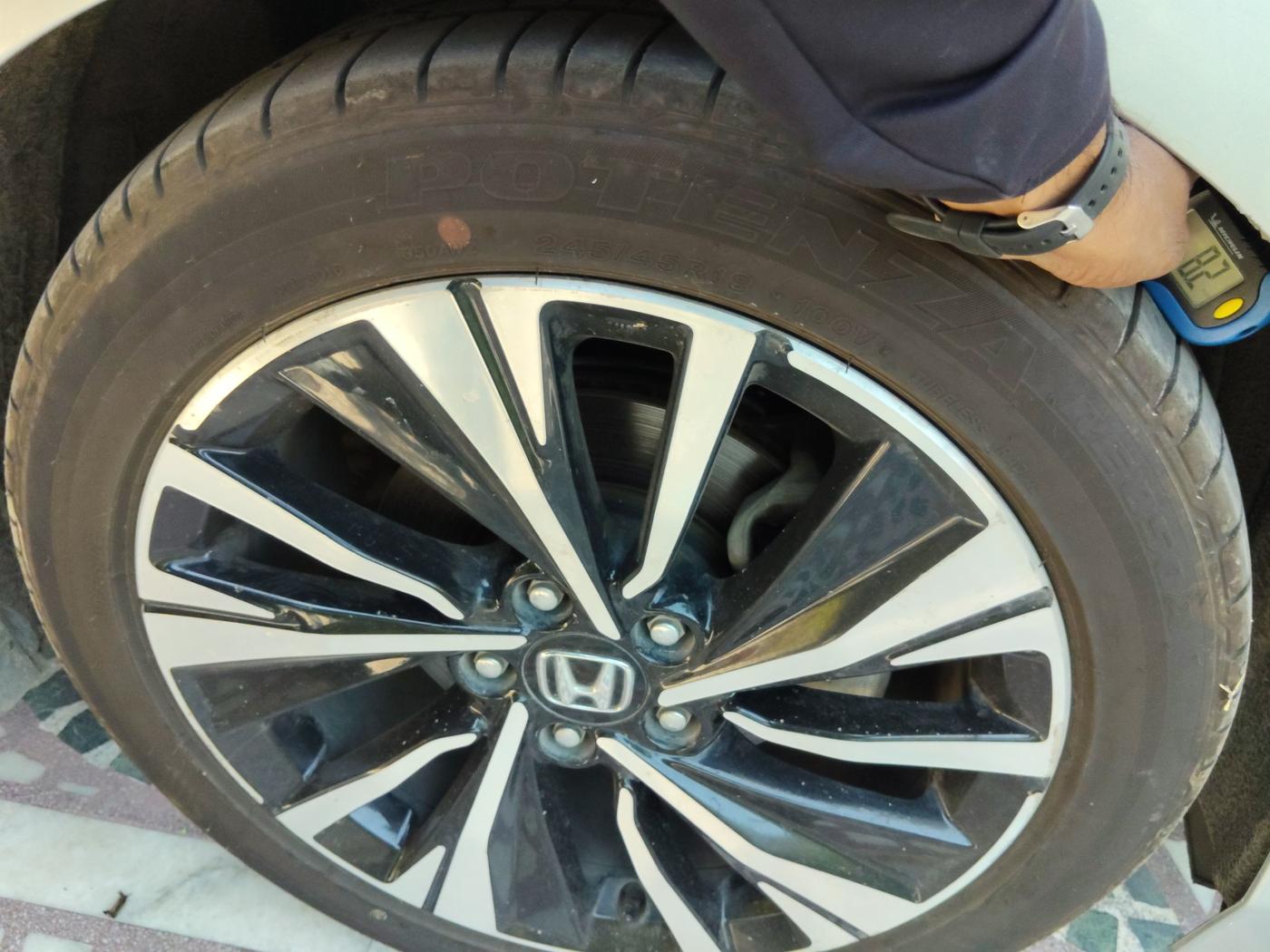 2017 Honda Accord HYBRID, Hybrid, Automatic, 97,392 km, tyre