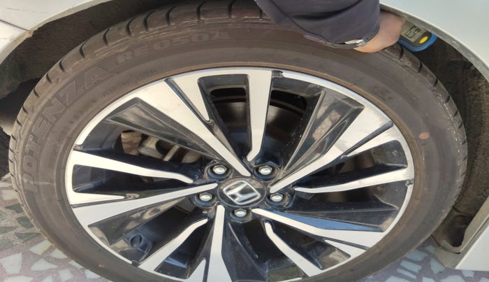 2017 Honda Accord HYBRID, Hybrid, Automatic, 97,392 km, tyre