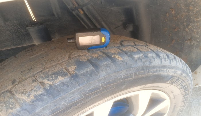 2014 Nissan Terrano XV D THP 110 PS, Diesel, Manual, 98,095 km, tyre