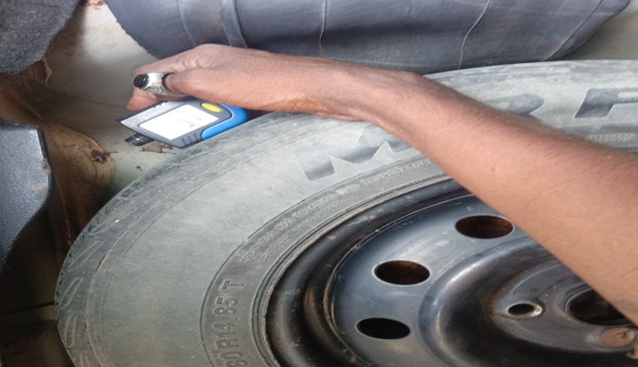 2013 Maruti Swift Dzire VXI, Petrol, Manual, 1,07,244 km, tyre