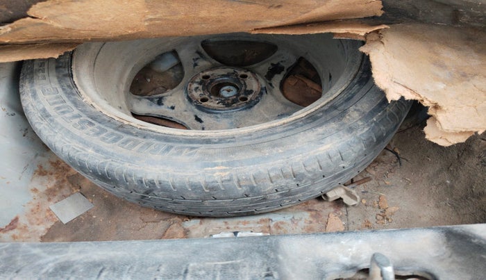 2012 Hyundai Verna FLUIDIC 1.6 VTVT SX, Petrol, Manual, 1,07,285 km, tyre