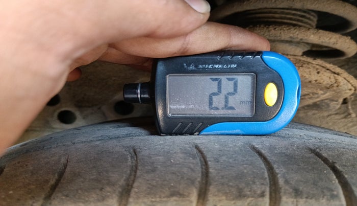 2010 Hyundai Accent EXECUTIVE, Petrol, Manual, 1,78,486 km, tyre