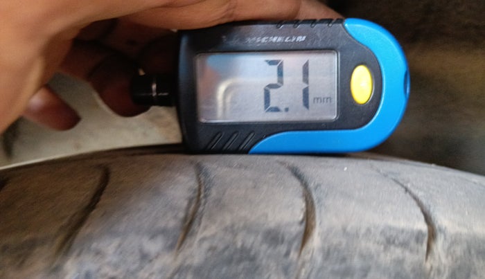 2010 Hyundai Accent EXECUTIVE, Petrol, Manual, 1,78,486 km, tyre