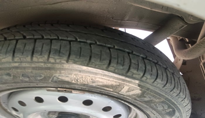 2012 Maruti Wagon R 1.0 LXI, Petrol, Manual, 2,38,331 km, tyre