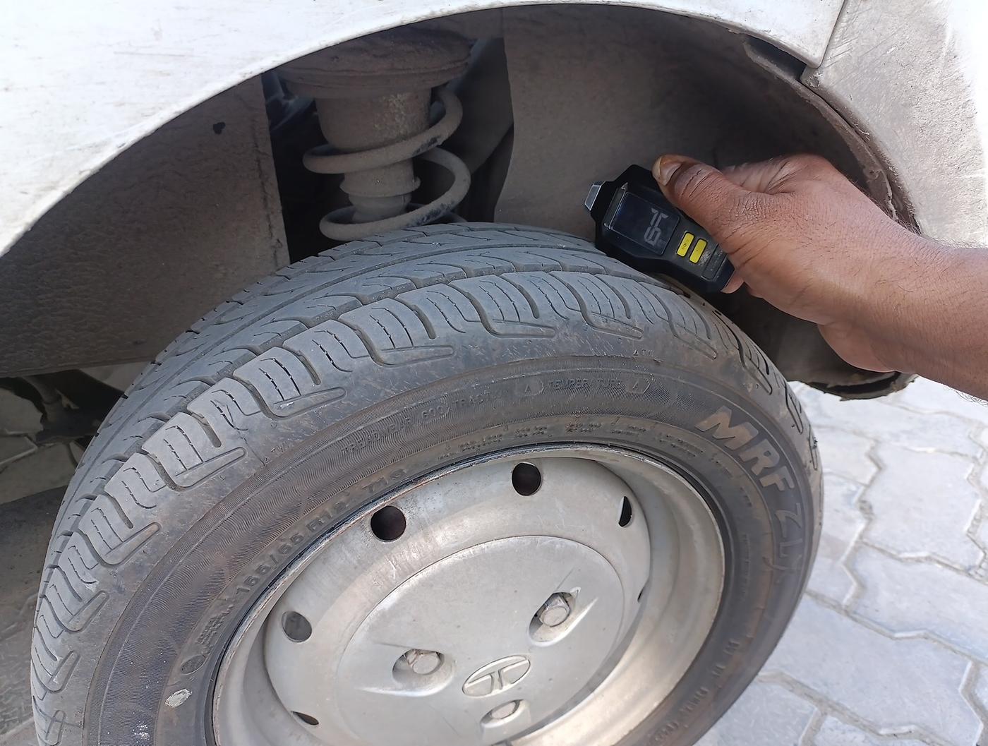 2014 Tata Nano EMAX XM CNG, Petrol, Manual, 54,880 km, tyre