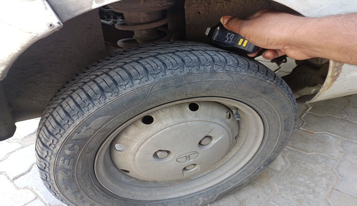 2014 Tata Nano EMAX XM CNG, Petrol, Manual, 54,880 km, tyre