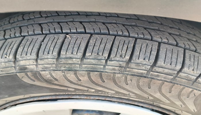 2015 Mahindra XUV500 W6, Diesel, Manual, 1,90,673 km, tyre